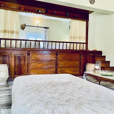 Captain's House Dom wakacyjny Emborios