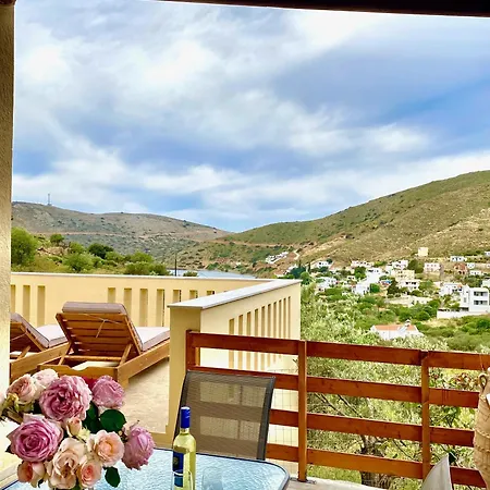 Captain's House Dom wakacyjny Emborios